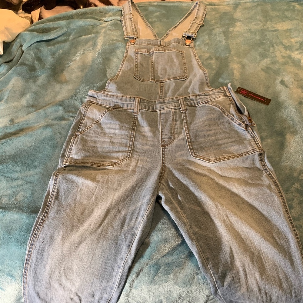 Overall - Picture 2 of 3